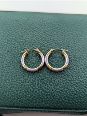 ✨ 14K Two-Tone Gold Diamond-Cut Hoop Earrings ✨